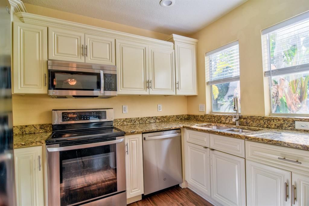 Active With Contract: $2,250 (3 beds, 2 baths, 1467 Square Feet)