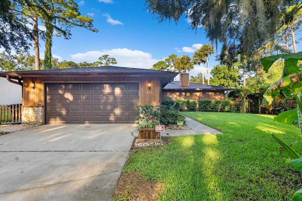 Active With Contract: $299,900 (3 beds, 2 baths, 1232 Square Feet)