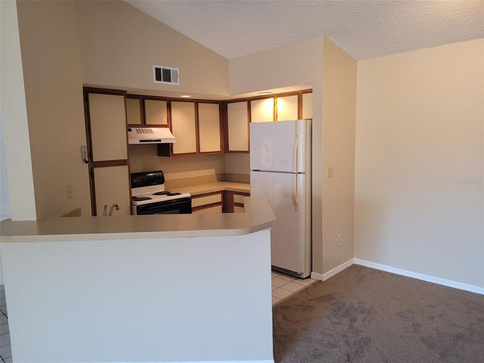 Active With Contract: $1,350 (2 beds, 2 baths, 1101 Square Feet)