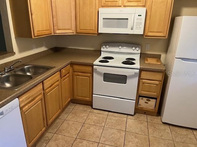 For Rent: $1,195 (2 beds, 1 baths, 868 Square Feet)