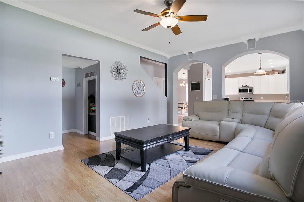 Active With Contract: $475,000 (4 beds, 2 baths, 2124 Square Feet)