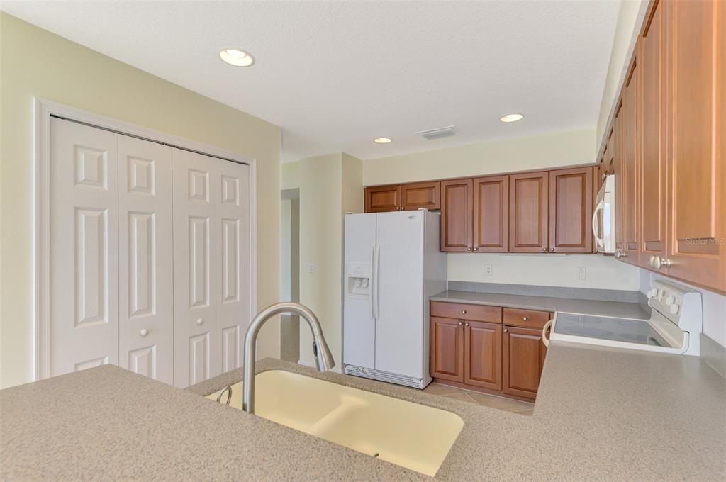 For Sale: $349,000 (2 beds, 2 baths, 1632 Square Feet)