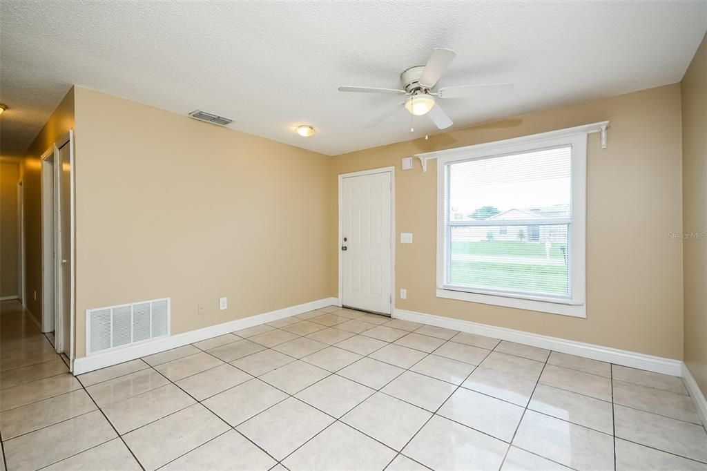 Active With Contract: $1,385 (3 beds, 2 baths, 1048 Square Feet)