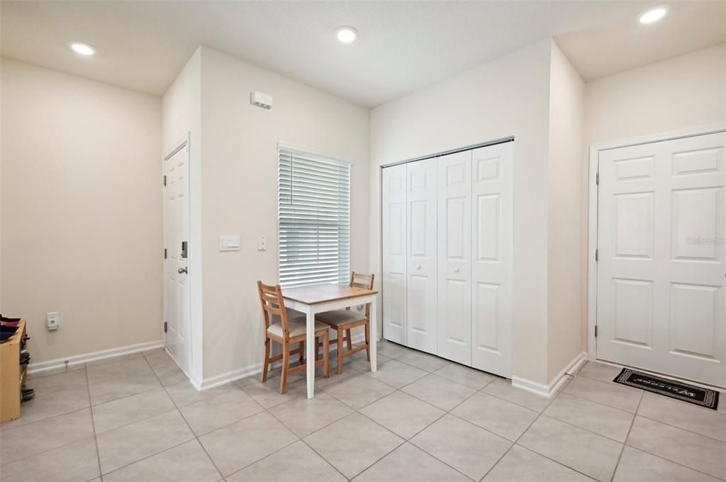 For Sale: $304,900 (2 beds, 2 baths, 1210 Square Feet)