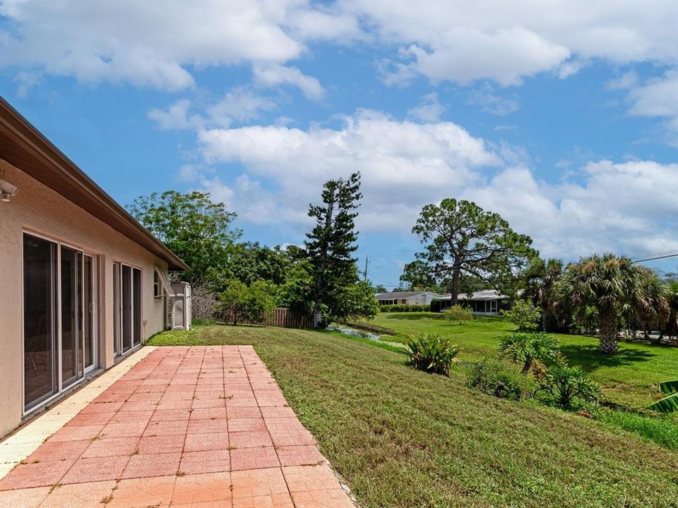 Active With Contract: $500,000 (4 beds, 2 baths, 1899 Square Feet)