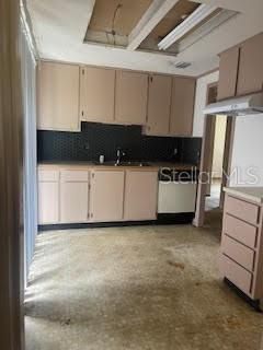 For Sale: $193,000 (2 beds, 1 baths, 864 Square Feet)