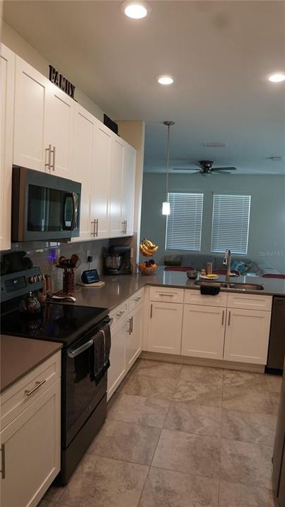 Active With Contract: $2,400 (3 beds, 2 baths, 1671 Square Feet)