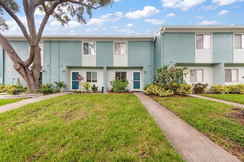 Active With Contract: $209,900 (2 beds, 1 baths, 990 Square Feet)