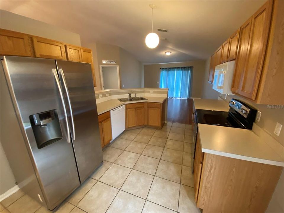 For Rent: $1,995 (3 beds, 2 baths, 1600 Square Feet)