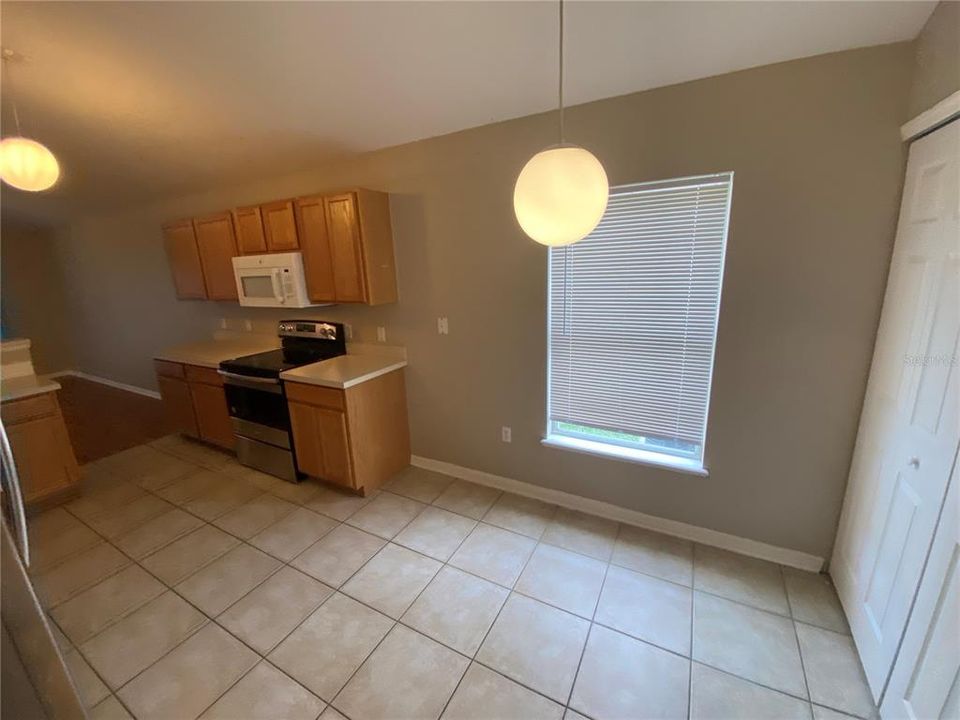 For Rent: $1,995 (3 beds, 2 baths, 1600 Square Feet)