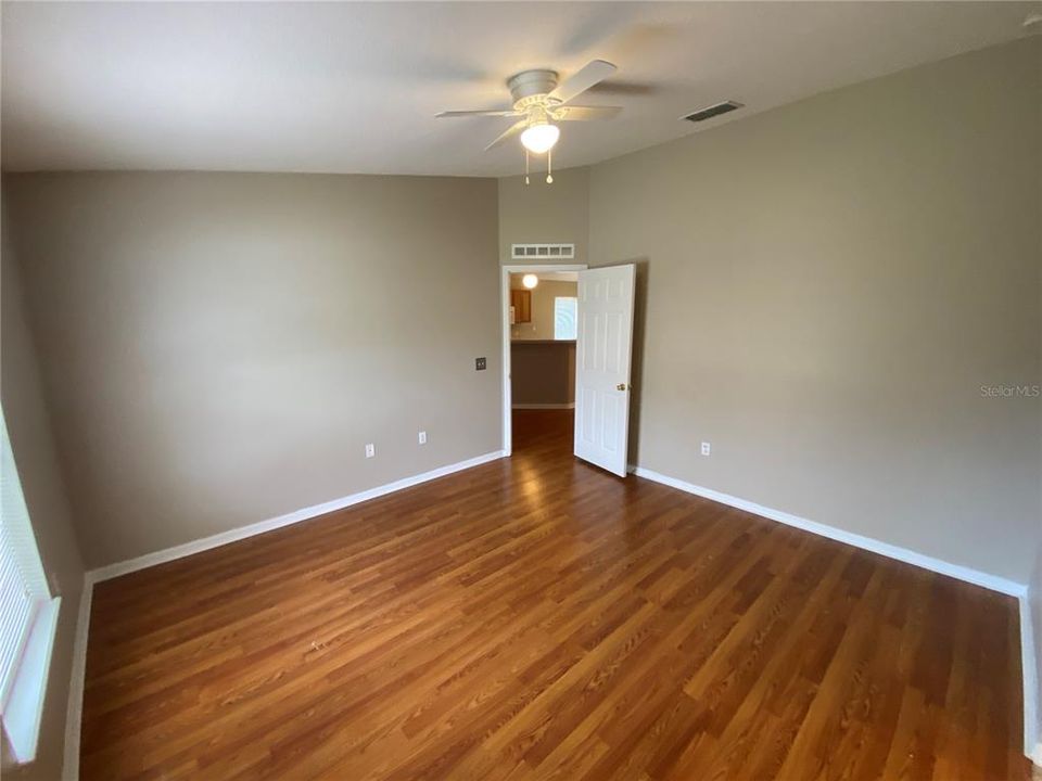 For Rent: $1,995 (3 beds, 2 baths, 1600 Square Feet)