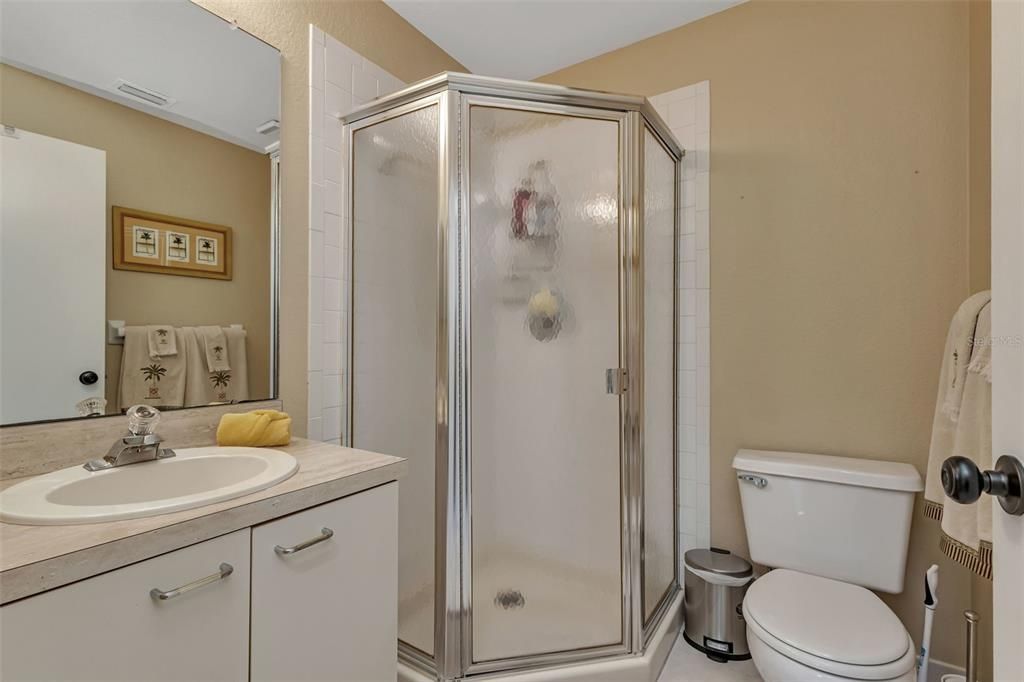 For Sale: $180,000 (2 beds, 2 baths, 860 Square Feet)