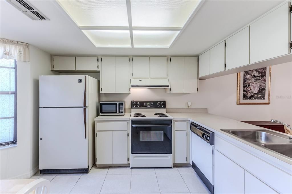 Active With Contract: $204,900 (2 beds, 2 baths, 1157 Square Feet)