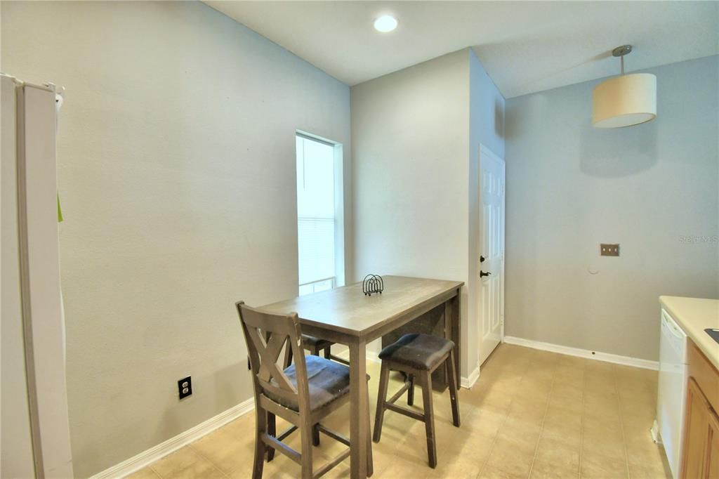 Active With Contract: $210,000 (3 beds, 2 baths, 1214 Square Feet)