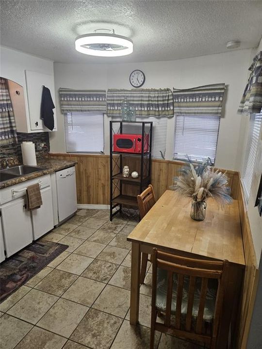 For Sale: $115,000 (2 beds, 1 baths, 556 Square Feet)