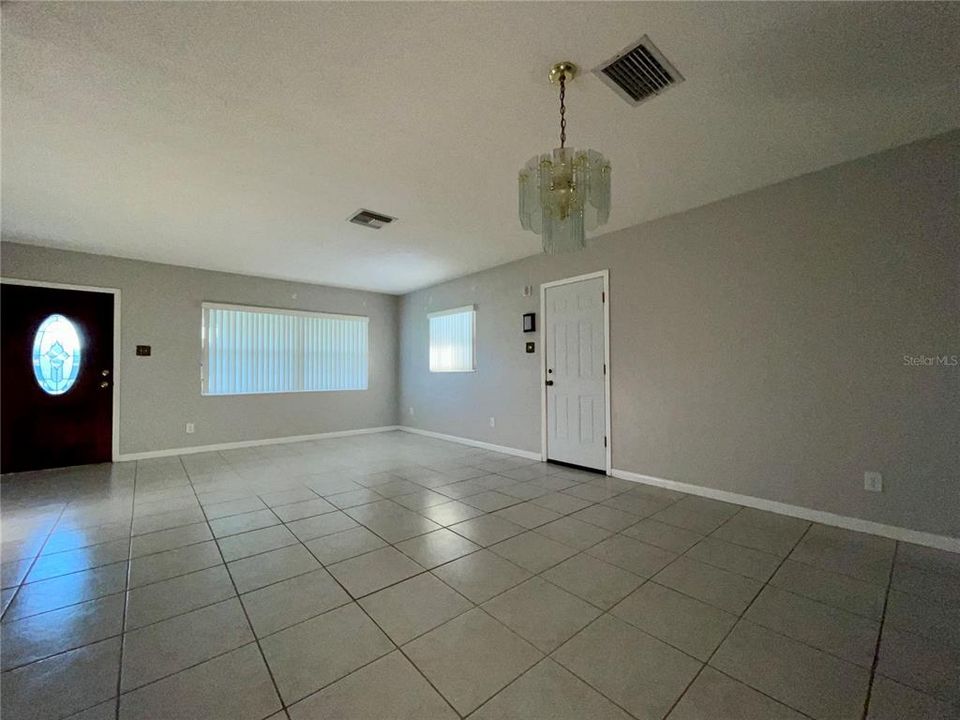 For Rent: $2,200 (2 beds, 1 baths, 1224 Square Feet)