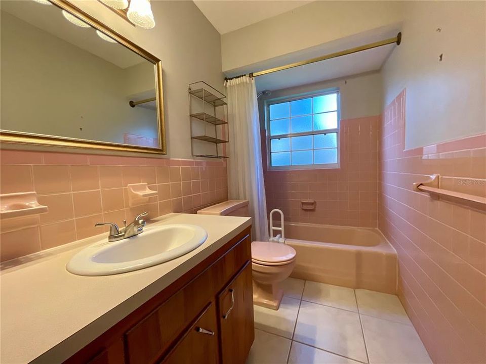 For Rent: $2,200 (2 beds, 1 baths, 1224 Square Feet)