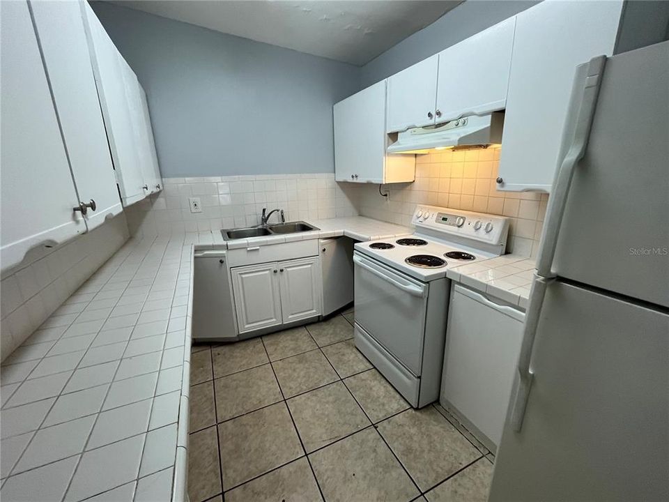 For Rent: $1,625 (3 beds, 1 baths, 1296 Square Feet)