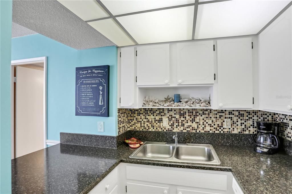 Active With Contract: $264,000 (1 beds, 1 baths, 865 Square Feet)