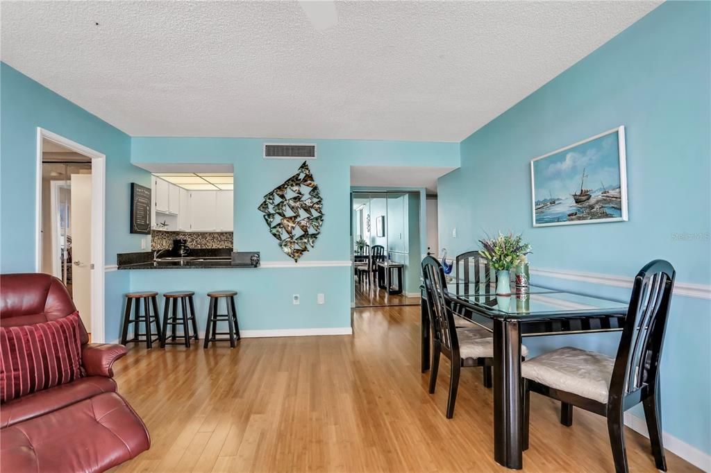 Active With Contract: $264,000 (1 beds, 1 baths, 865 Square Feet)