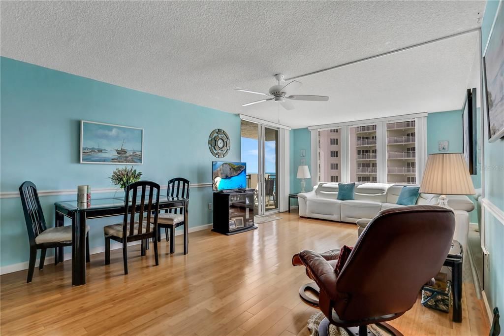 Active With Contract: $264,000 (1 beds, 1 baths, 865 Square Feet)