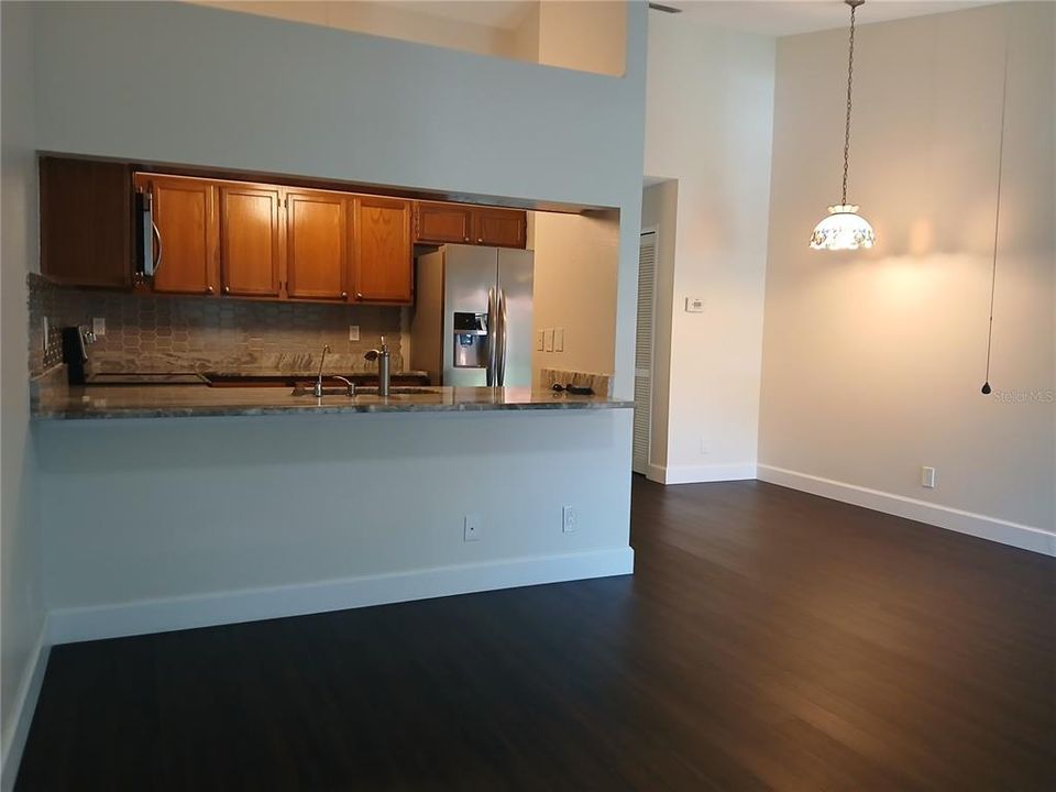 Active With Contract: $1,495 (1 beds, 1 baths, 667 Square Feet)