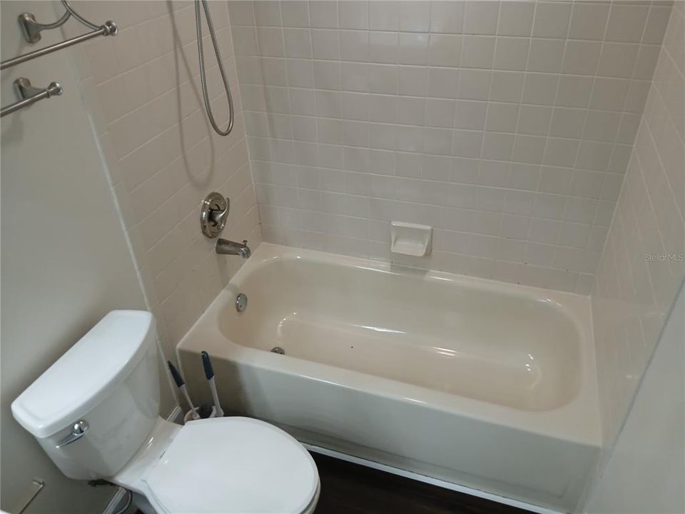 Active With Contract: $1,495 (1 beds, 1 baths, 667 Square Feet)