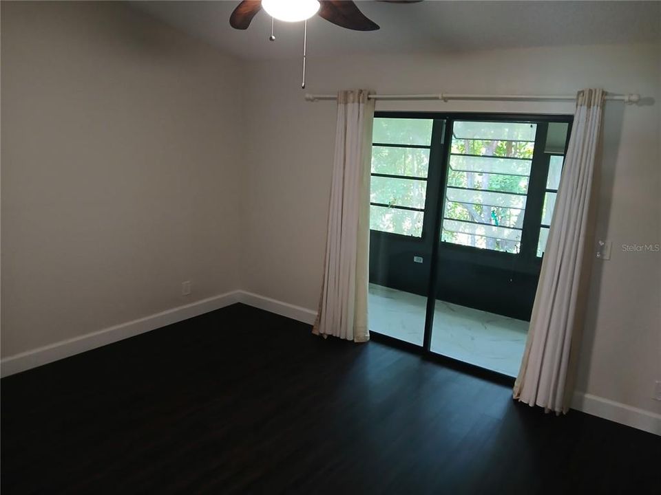 Active With Contract: $1,495 (1 beds, 1 baths, 667 Square Feet)