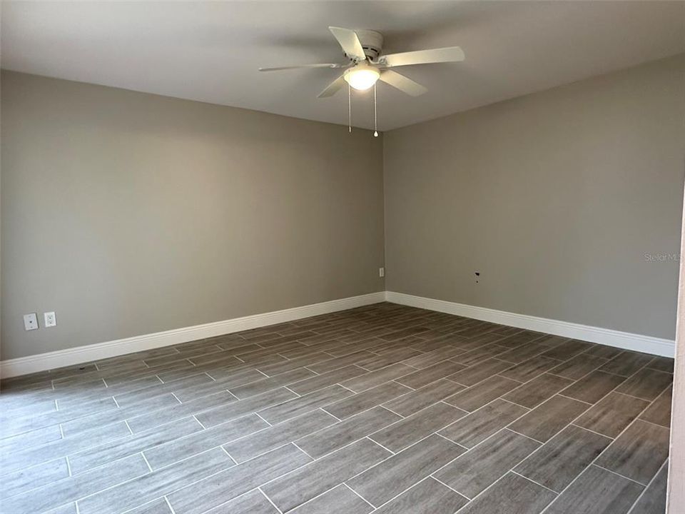 Active With Contract: $1,575 (2 beds, 2 baths, 914 Square Feet)