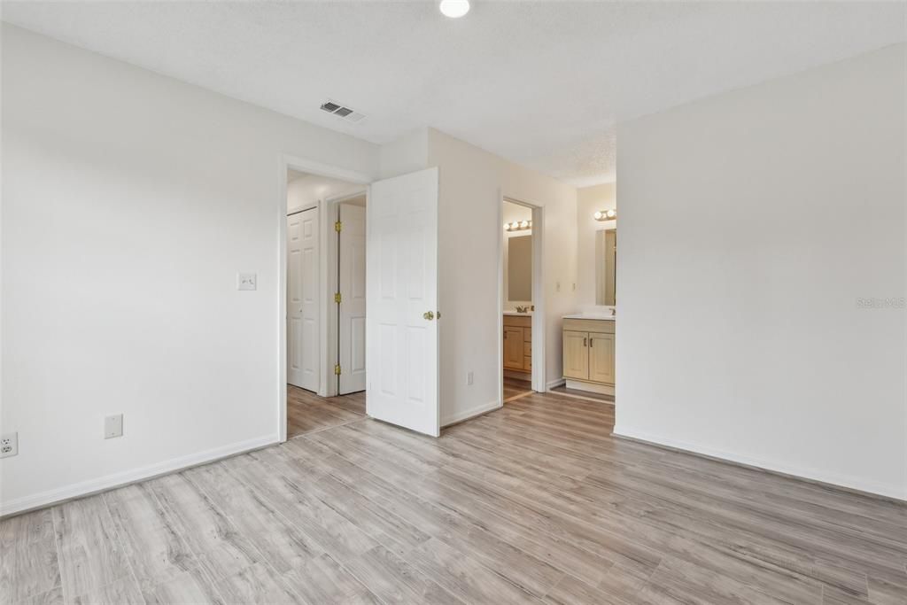 Active With Contract: $198,000 (2 beds, 1 baths, 1342 Square Feet)