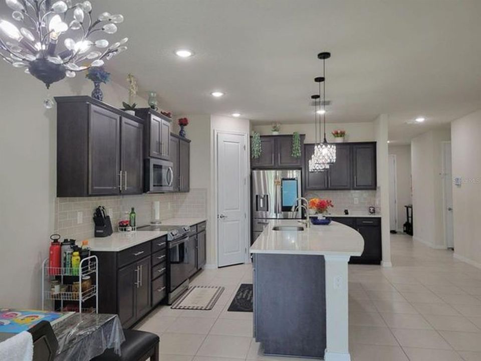 For Rent: $3,495 (4 beds, 2 baths, 2847 Square Feet)