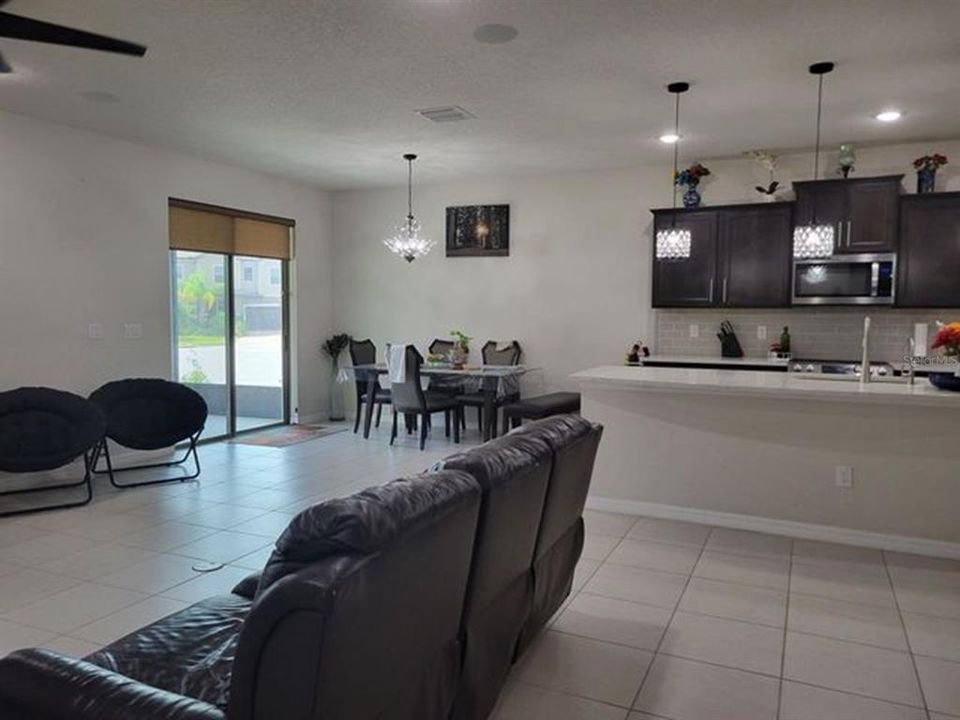 For Rent: $3,495 (4 beds, 2 baths, 2847 Square Feet)