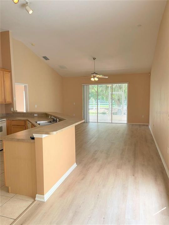 For Rent: $1,995 (2 beds, 2 baths, 1305 Square Feet)