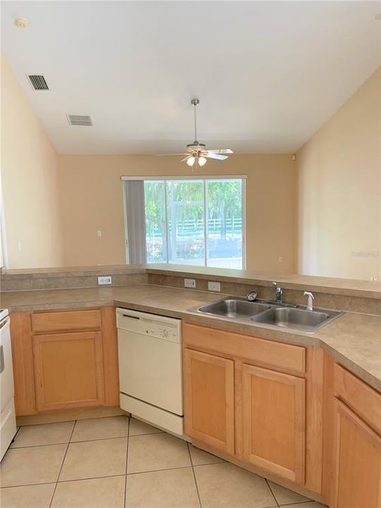 For Rent: $1,995 (2 beds, 2 baths, 1305 Square Feet)