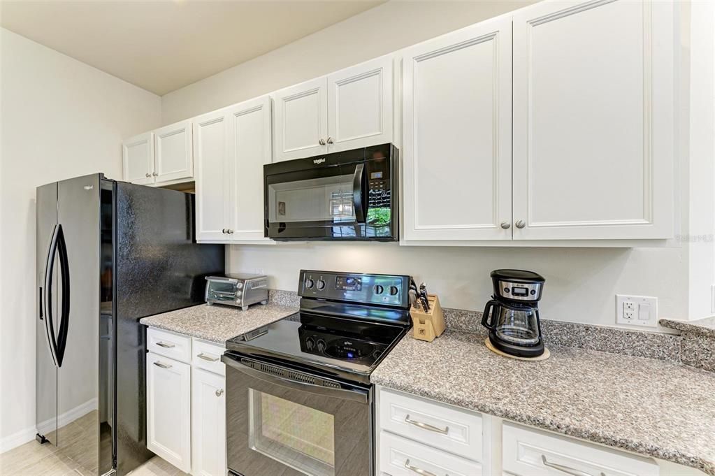 Active With Contract: $415,000 (2 beds, 2 baths, 1611 Square Feet)