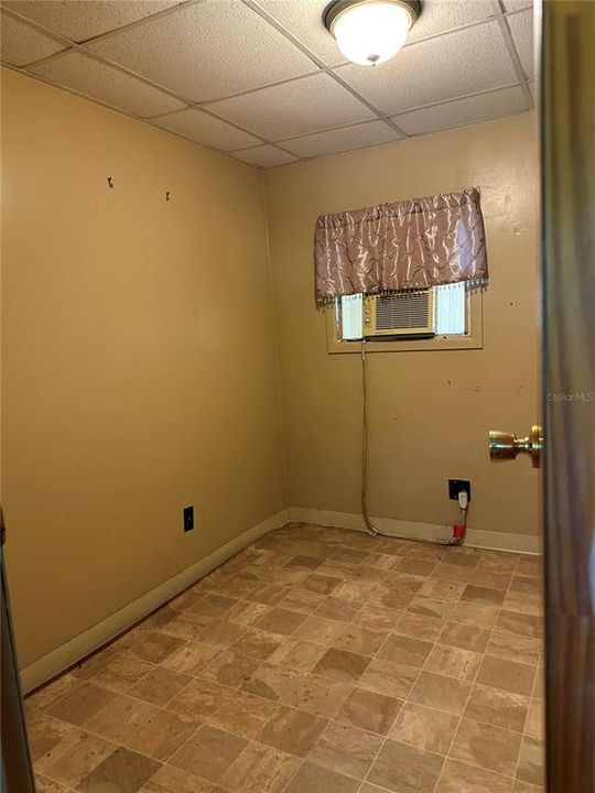 For Sale: $160,000 (2 beds, 1 baths, 576 Square Feet)