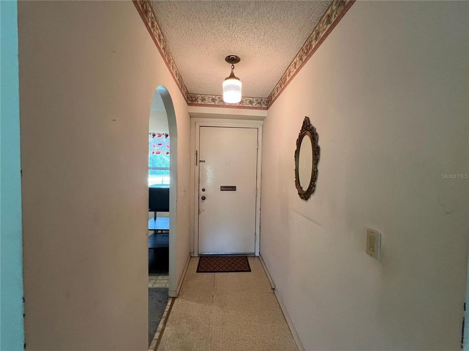 For Sale: $139,000 (2 beds, 1 baths, 812 Square Feet)