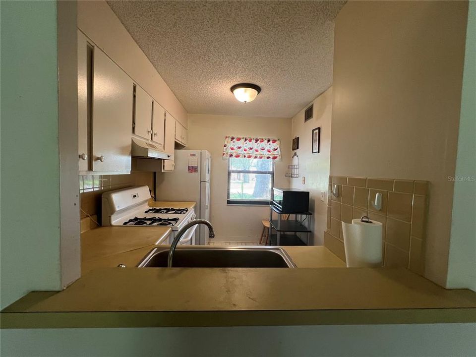 For Sale: $139,000 (2 beds, 1 baths, 812 Square Feet)