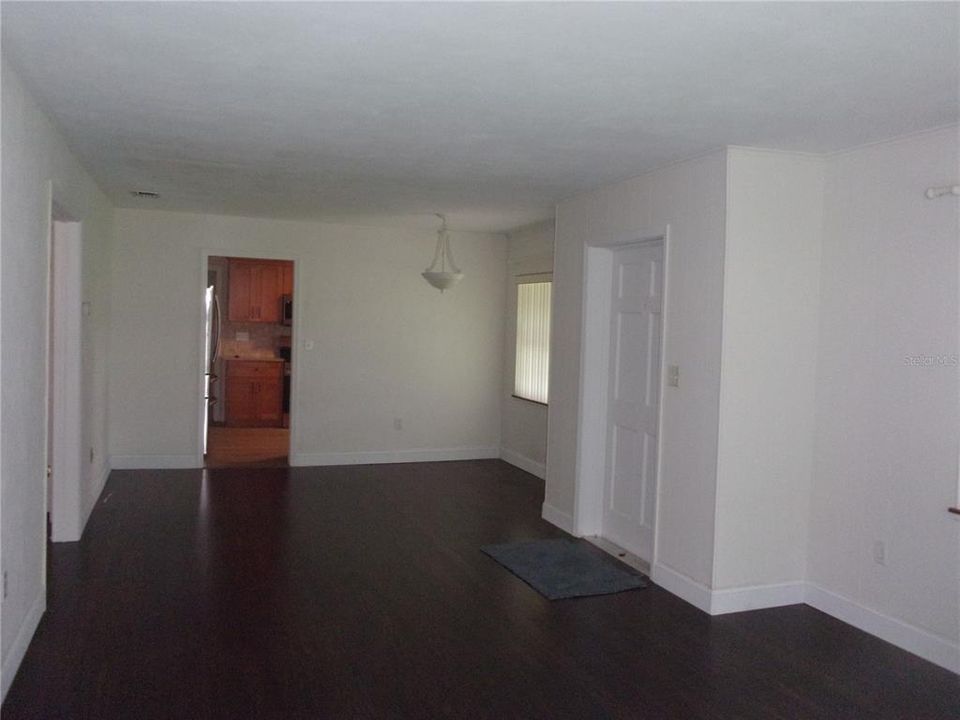 living room/dining area