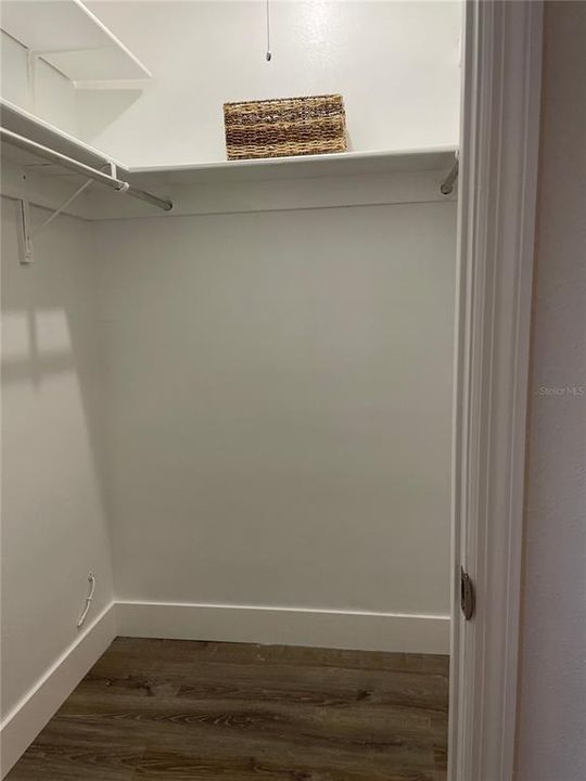 Active With Contract: $1,100 (1 beds, 1 baths, 605 Square Feet)