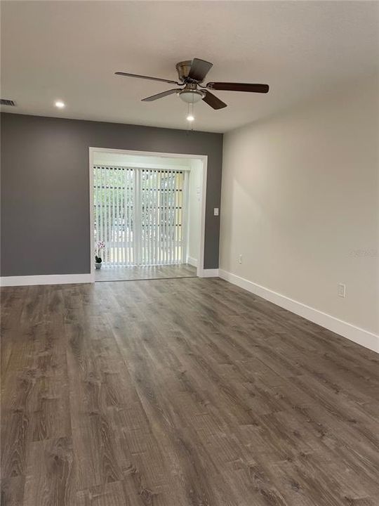 Active With Contract: $1,100 (1 beds, 1 baths, 605 Square Feet)