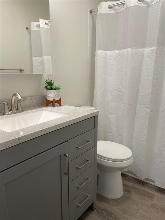 Active With Contract: $1,100 (1 beds, 1 baths, 605 Square Feet)