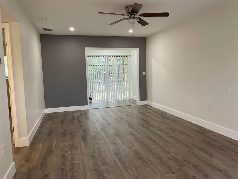 Active With Contract: $1,100 (1 beds, 1 baths, 605 Square Feet)