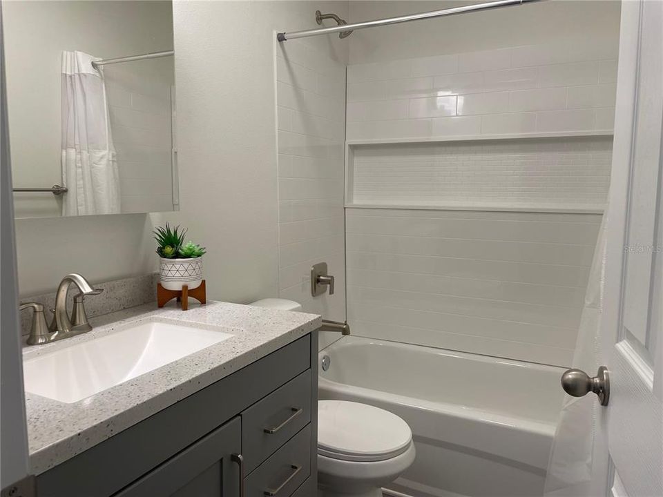 Active With Contract: $1,100 (1 beds, 1 baths, 605 Square Feet)