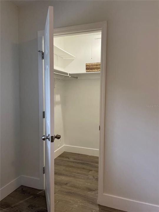 Active With Contract: $1,100 (1 beds, 1 baths, 605 Square Feet)
