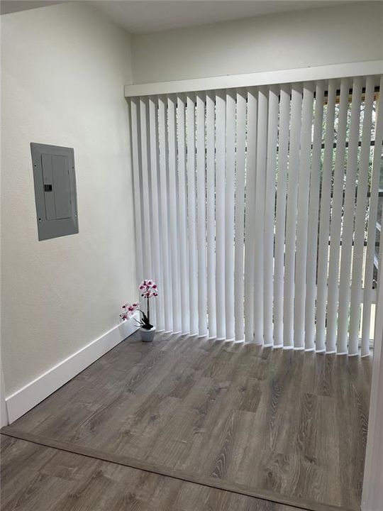 Active With Contract: $1,100 (1 beds, 1 baths, 605 Square Feet)