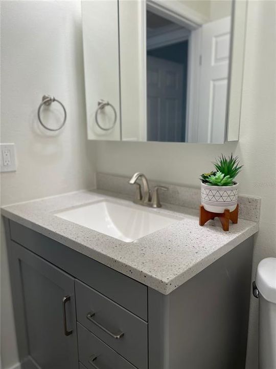 Active With Contract: $1,100 (1 beds, 1 baths, 605 Square Feet)