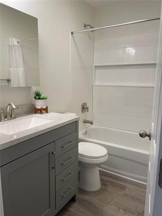 Active With Contract: $1,100 (1 beds, 1 baths, 605 Square Feet)