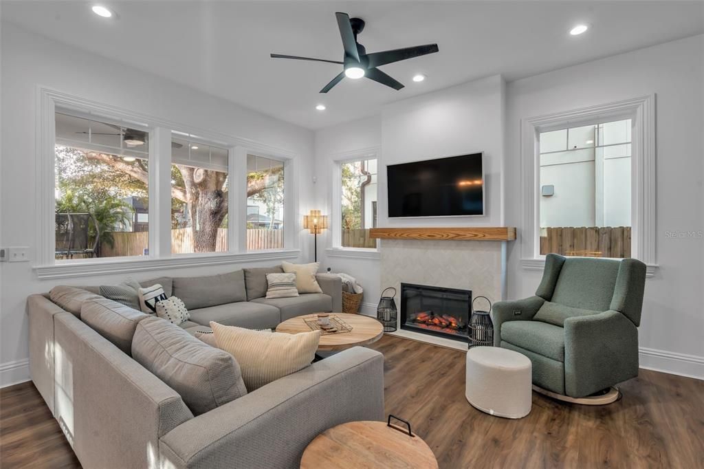 Active With Contract: $1,485,000 (5 beds, 3 baths, 3274 Square Feet)