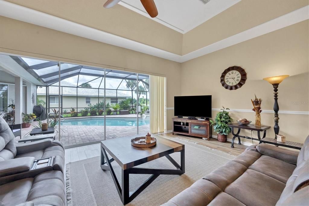 Active With Contract: $799,900 (4 beds, 3 baths, 2912 Square Feet)